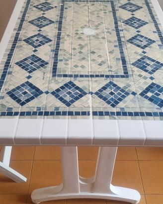 tavolo plastica con 2 sedie