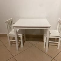 Tavolo e sedie in legno per bambino