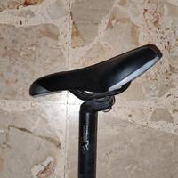 sella bici con tubo reggisella