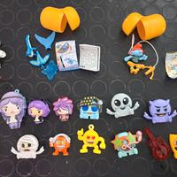 Lotto sorpresine Kinder funko, smile, puffi, avata