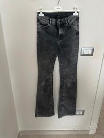 Jeans Calzedonia grigio slavato a zampa – Taglia S