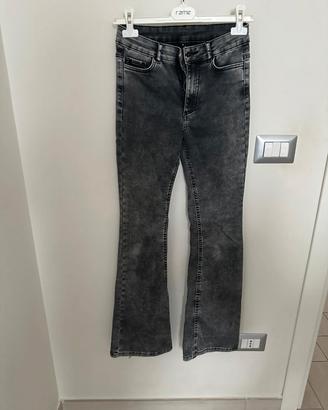 Jeans Calzedonia grigio slavato a zampa – Taglia S