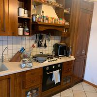 cucina in legno massello color noce