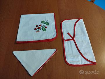 set 3 pezzi tovaglietta bianca e rossa 