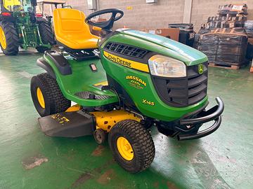 Trattorino tagliaerba John Deere X145