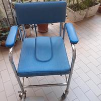 sedia comoda a rotelle