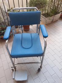 sedia comoda a rotelle