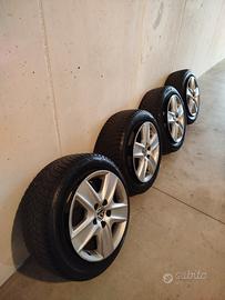 Cerchi con gomme e copricerchi Volkswagen 16'