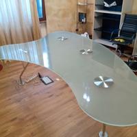 Scrivania di design in vetro