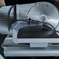 affettatrice perfettamente funzionante 