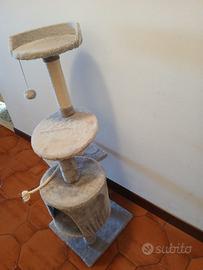 Albero tiragraffi per gatti