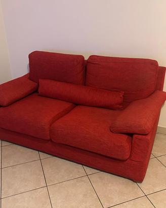 Divano rosso a due posti