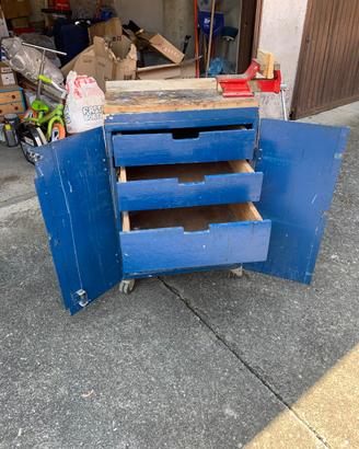 Banchetto porta attrezzi in metallo