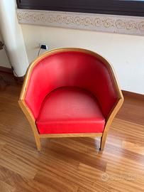 Poltroncine colorate in legno e pelle