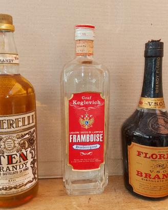 collezione bottiglie vintage liquore 