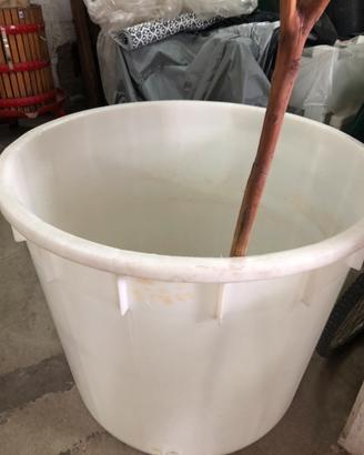 Attrezzatura per produzione di vino