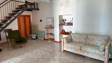 CASA SEMINDIPENDENTE A BRENO