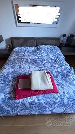 Letto matrimoniale imbottito moderno