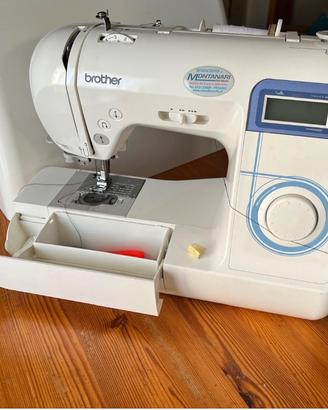 Macchina da cucire elettrica Brother  model NV30