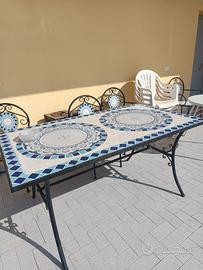 Tavolo in ferro battuto con sedie