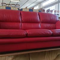 divano tre posti in pelle