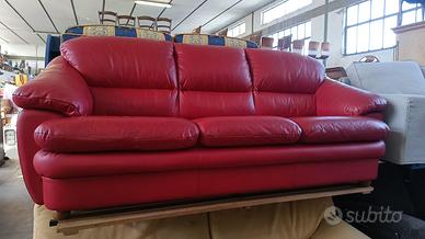 divano tre posti in pelle