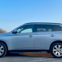 Mitsubishi Outlander 4WD Turbo diesel  7 Posti