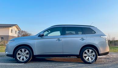 Mitsubishi Outlander 4WD Turbo diesel  7 Posti