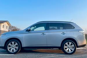 Mitsubishi Outlander 4WD Turbo diesel  7 Posti