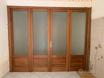 Porta interna in legno  a 4 ante con vetro