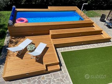 Piscina con ambientazione in legno