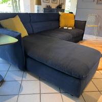 Divano con penisola scontato per rinnovo locali