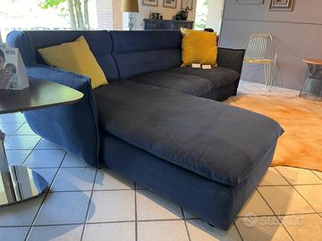 Divano con penisola scontato per rinnovo locali