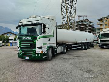 Scania R 410 con PTO e ADR