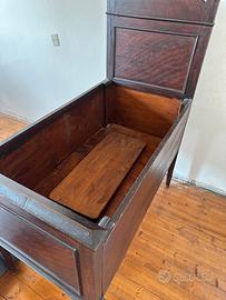 Culla antica in legno