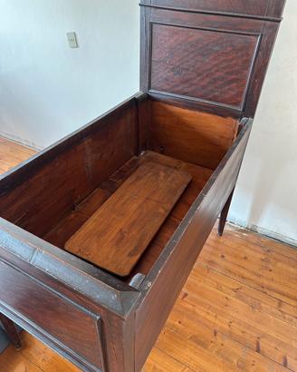 Culla antica in legno