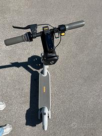 Monopattino elettrico Segway Ninebot G30LE II