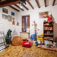 CASA COLONICA CON PERTINENZE E AMPIO TERRENO AGRIC