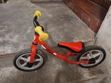 Bici Ferrari senza pedali per bambino/a