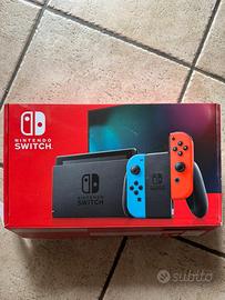 Nintendo Switch 1ª Gen + 4 Giochi + Custodia + Gad
