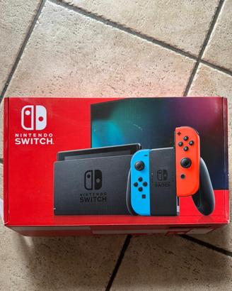 Nintendo Switch 1ª Gen + 4 Giochi + Custodia + Gad