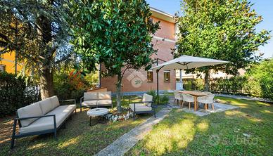 VILLA A SCHIERA A MARANELLO