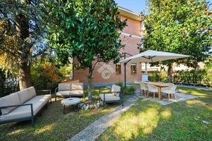 VILLA A SCHIERA A MARANELLO