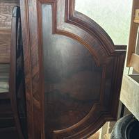 Armadio in stile con anta vetro