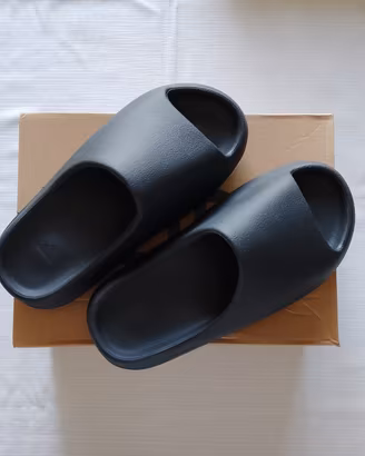 Yeezy Slide Nere Uomo Nuove con Scatola | 44.5
