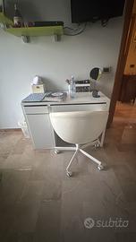 Scrivania con sedia