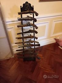 espositore con pistole