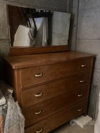 Comò con cassetti e specchio