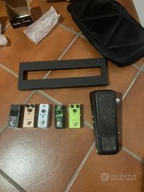 Pedaliera completa alimentata behringer