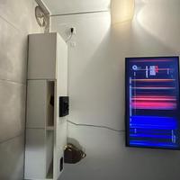 Parete attrezzata di colore bianco con tre cassett